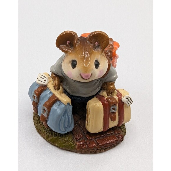 Wee Forest Folk Traveling Mouse M110 1984 Retired Annette Peterson